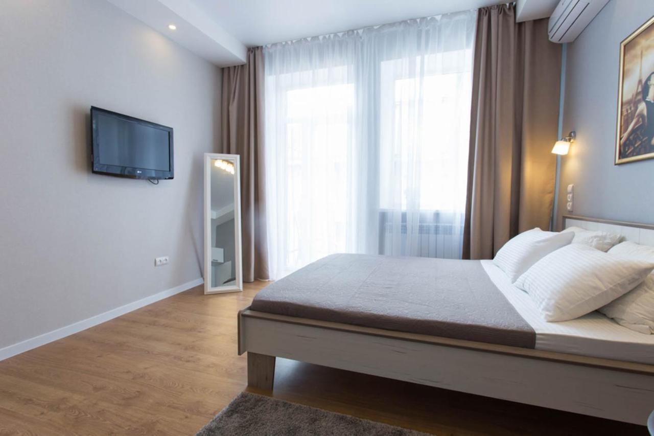 Modern Studio Beside Metro Yaroslava Mudroho, Universytet - Chernyshevska Str 95-7 Carcóvia Exterior foto