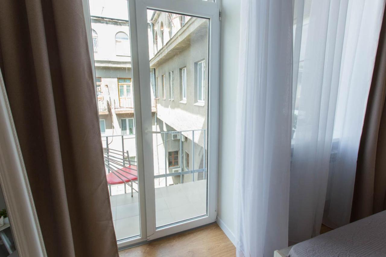 Modern Studio Beside Metro Yaroslava Mudroho, Universytet - Chernyshevska Str 95-7 Carcóvia Exterior foto