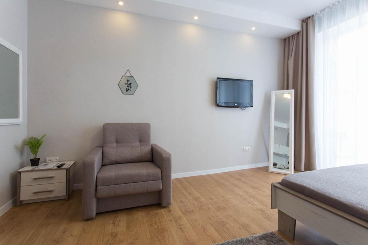 Modern Studio Beside Metro Yaroslava Mudroho, Universytet - Chernyshevska Str 95-7 Carcóvia Exterior foto